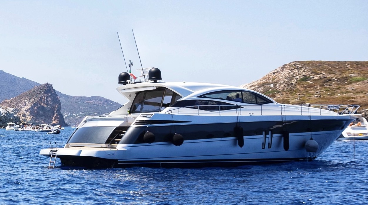 Pershing 62